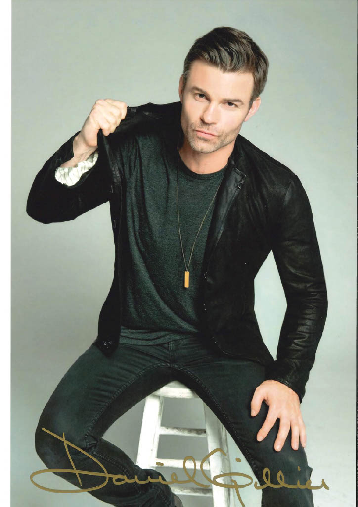 Daniel Gillies Autograph