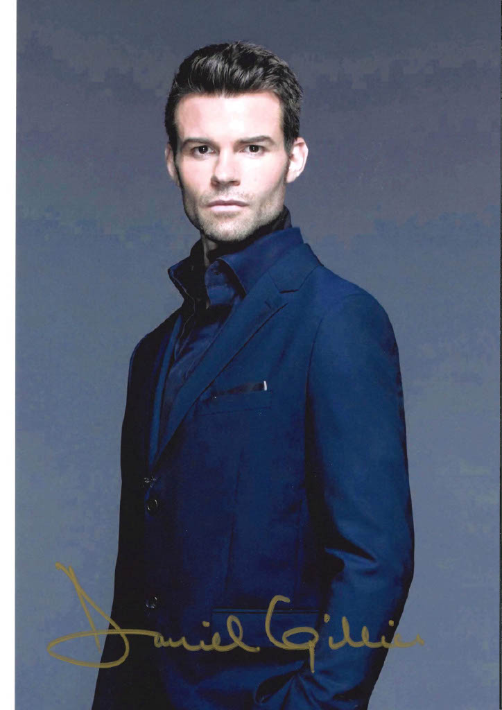 Daniel Gillies Autograph