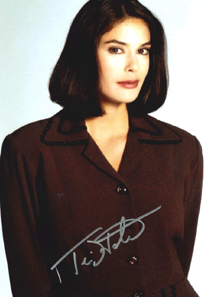 Teri Hatcher Autograph