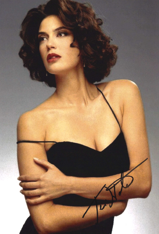 Teri Hatcher Autograph