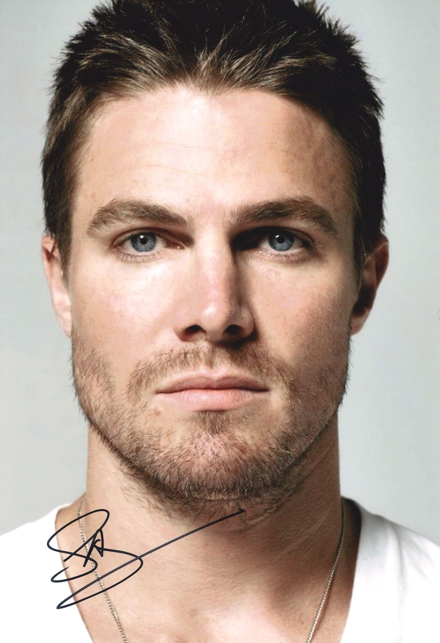 Stephen Amell Autograph